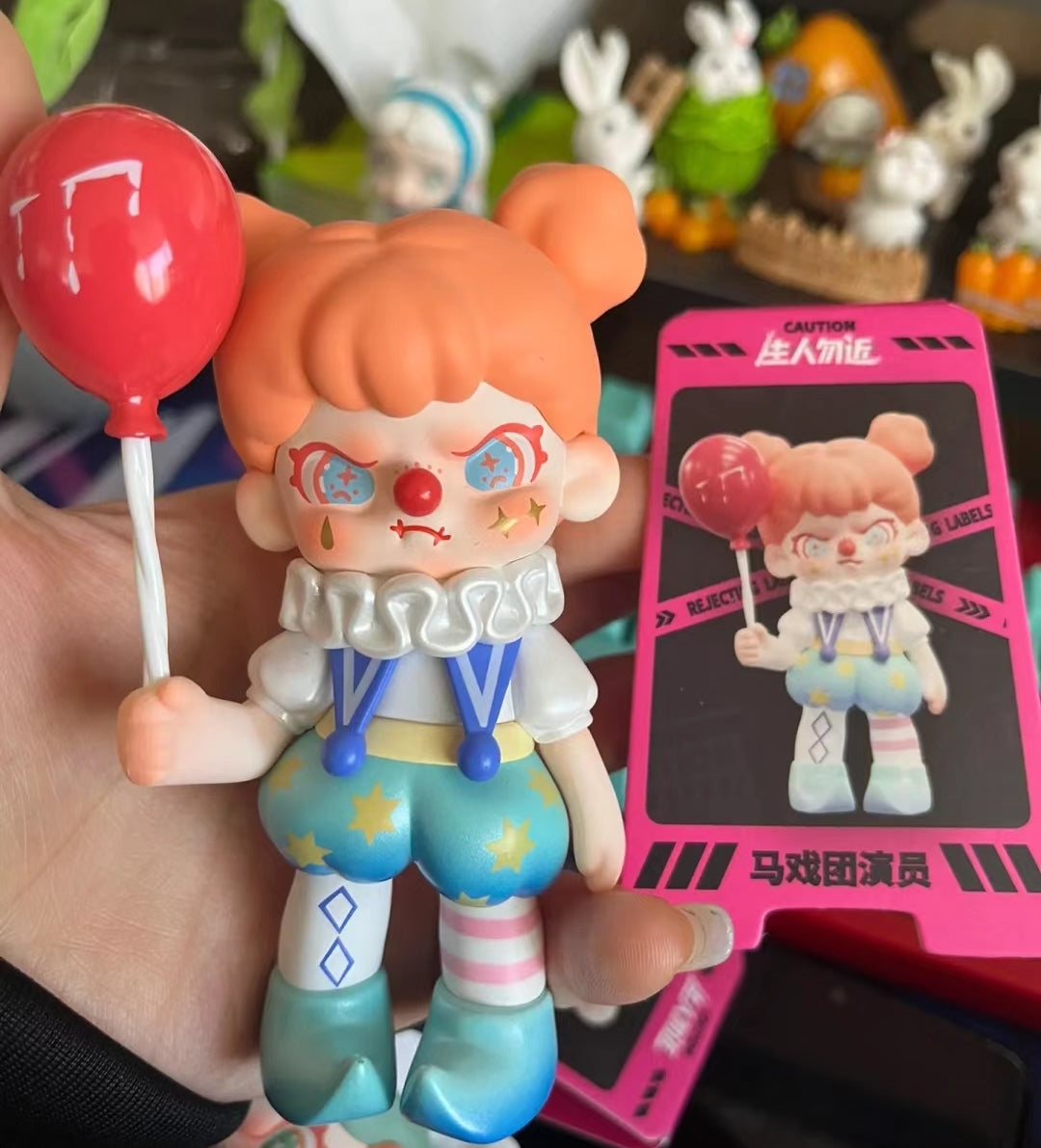 DORA refuses to define the second-generation 'Keep Away' series blind box trend toys and office figurines【Membership included】